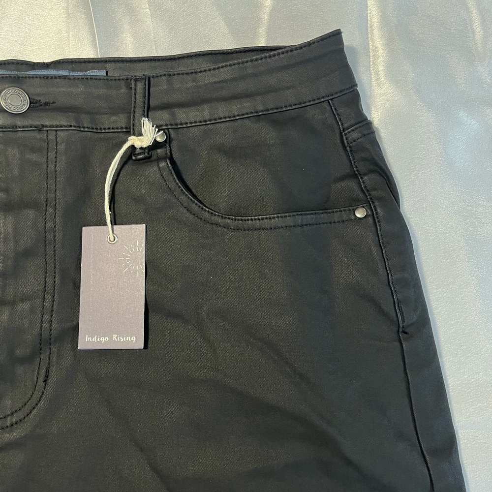 Beautiful faux leather black mini skirt!!! - Picture 4 of 7